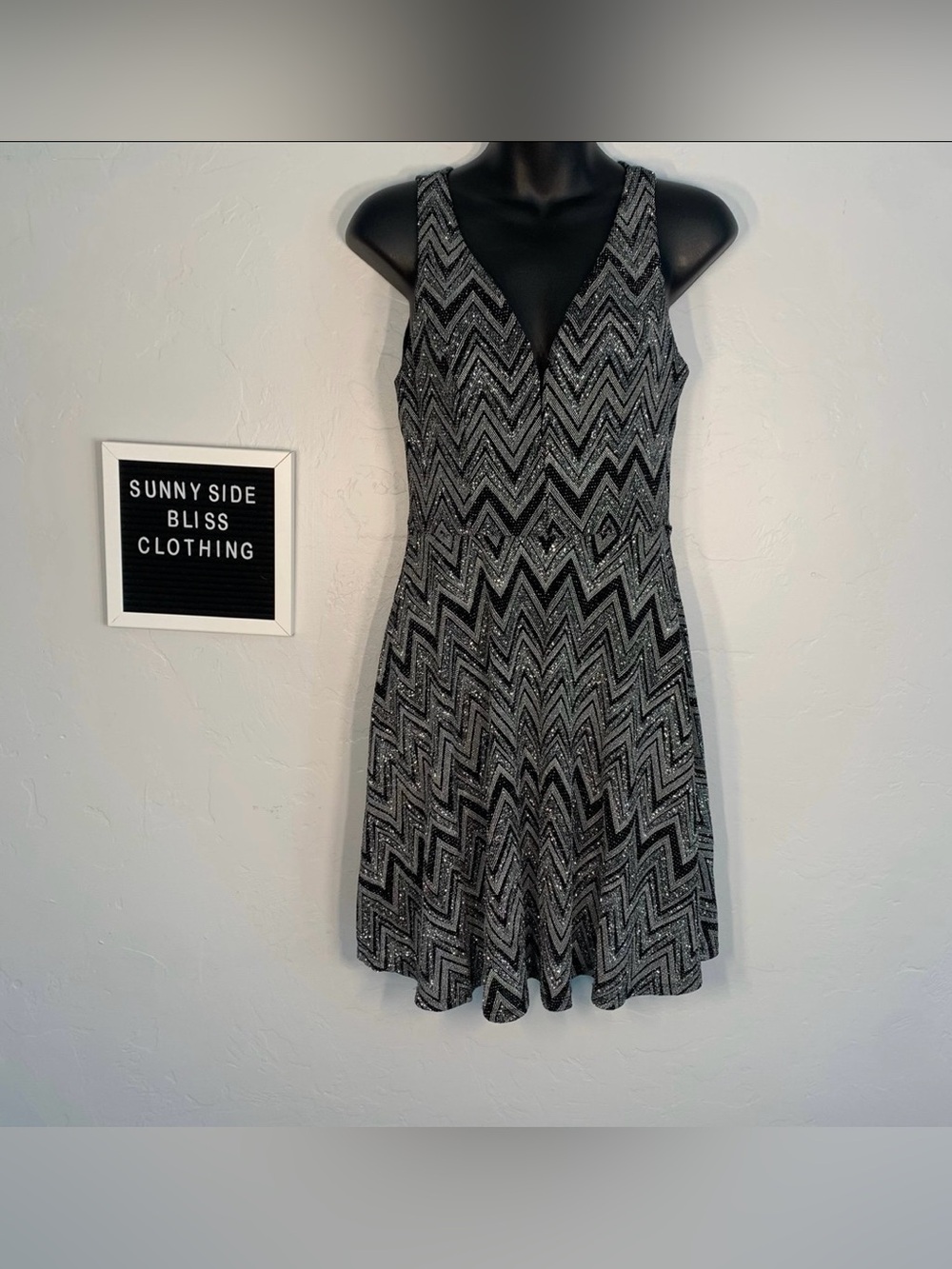 Bailey Blue Black Silver Chevron Sparkly V Neck Fit Flare Mini Dress Size Medium